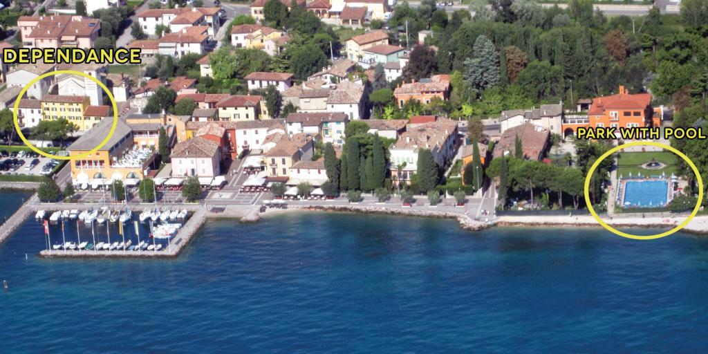 Hotel Vela D'Oro Dependence Бардолино Екстериор снимка