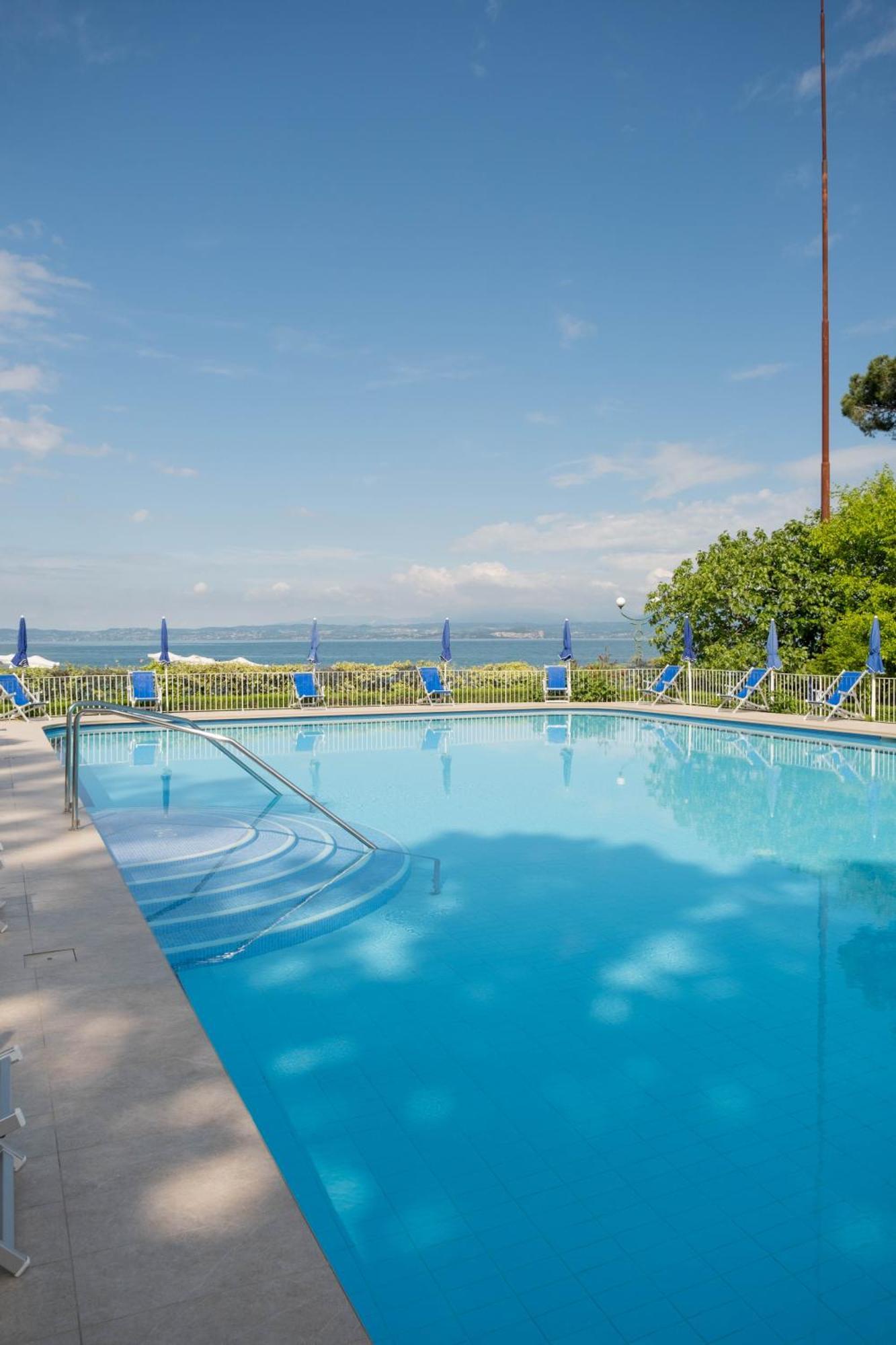 Hotel Vela D'Oro Dependence Бардолино Екстериор снимка