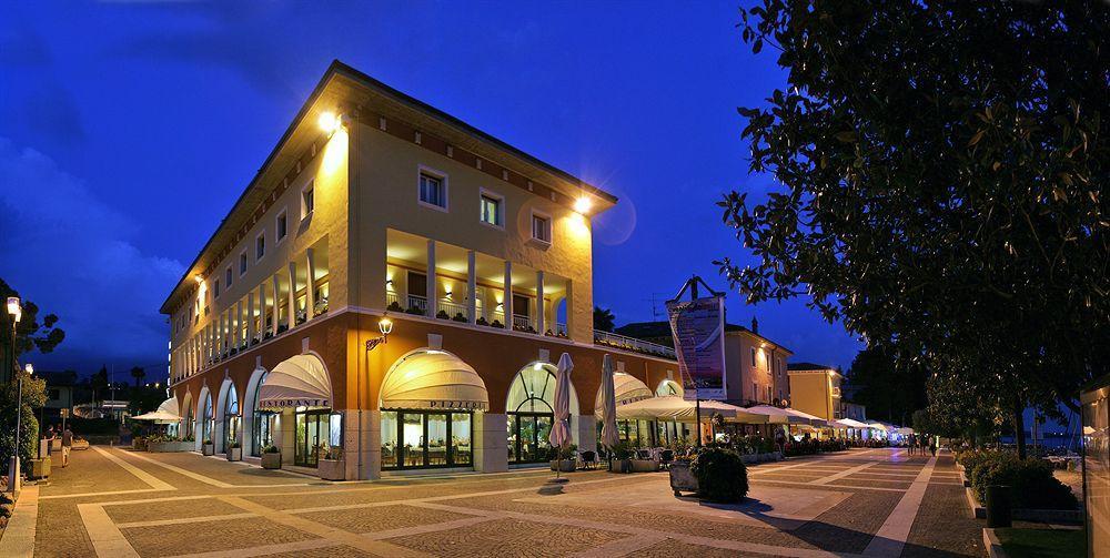 Hotel Vela D'Oro Dependence Бардолино Екстериор снимка