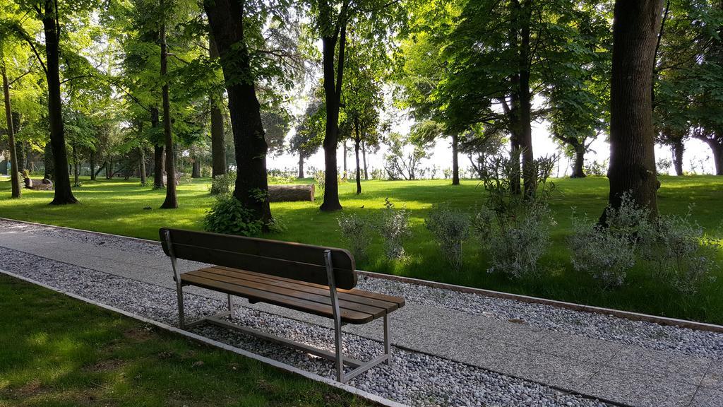 Hotel Vela D'Oro Dependence Бардолино Екстериор снимка
