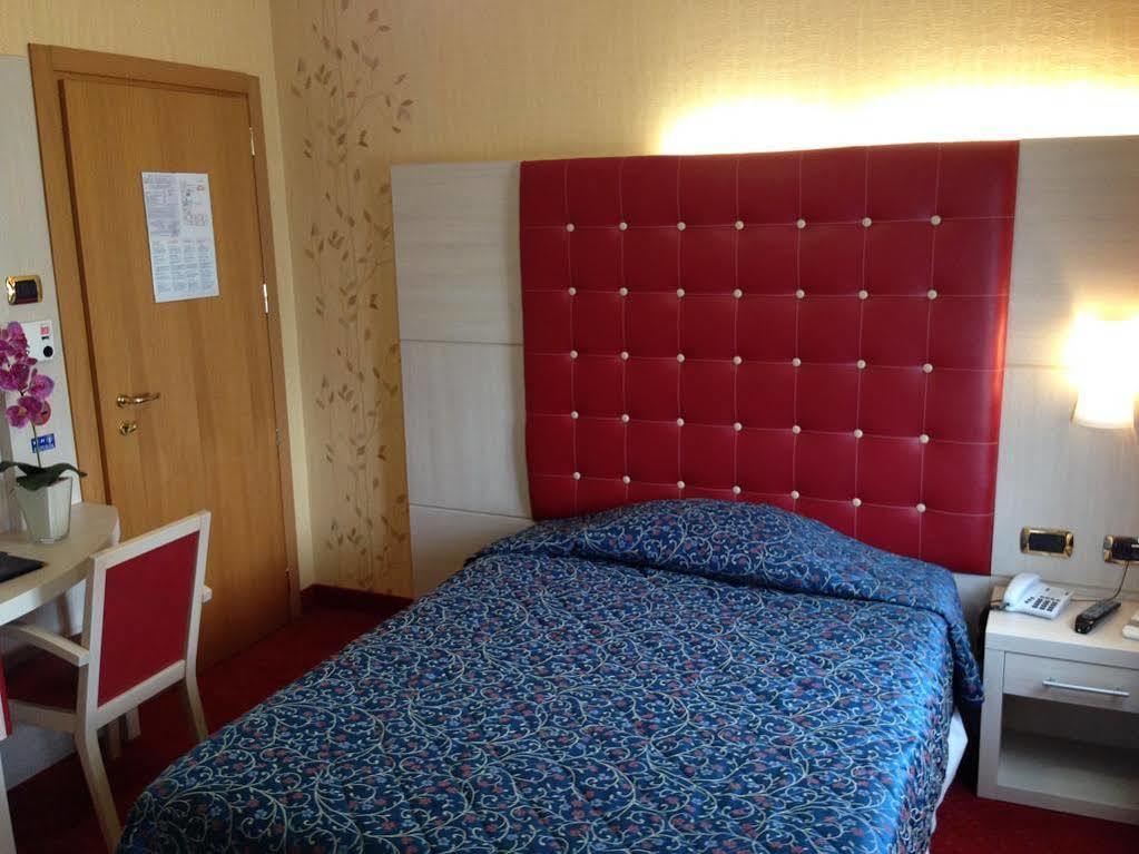 Hotel Vela D'Oro Dependence Бардолино Екстериор снимка