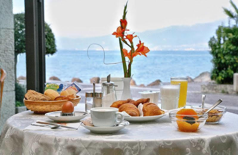 Hotel Vela D'Oro Dependence Бардолино Екстериор снимка